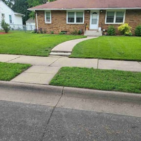 gardening service by Weekend Warrior Landscaping reviewed on August 15, 2025