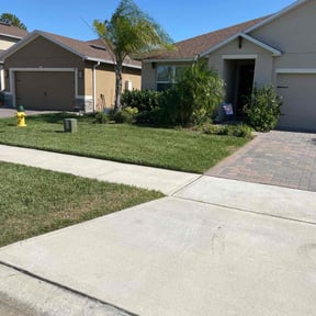 landscape maintenance by Leon's Landscaping Services reviewed on November 22, 2025