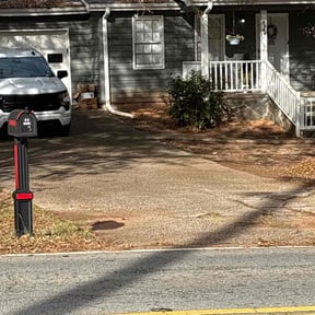 Leaf Removal by Dt’s Lawn and Landscaping LLC reviewed on December 10, 2025