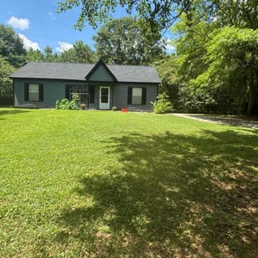 lawn service by Independent Contractor reviewed on August 21, 2025