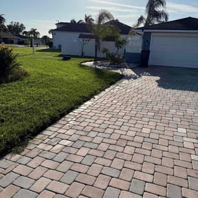 Flower Bed Weeding by Hernández Landscaping Services reviewed on October 22, 2025