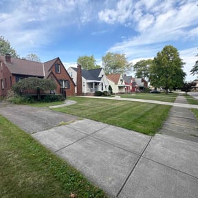 grass cutting by Green Paw Lawn Service LLC reviewed on September 28, 2023
