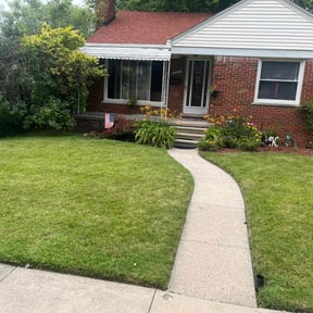 yard work by Local Mowers reviewed on November 19, 2025