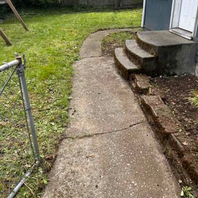 Flower Bed Weeding by Clacks Lawn Care reviewed on April 23, 2026