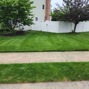 landscape maintenance by Garretts Lawn Maintenance LLC reviewed on August 18, 2025