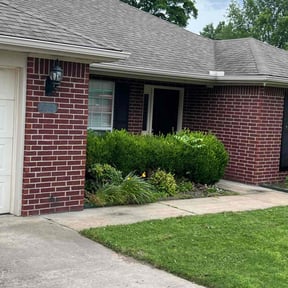 yard work by Martinez Lawns reviewed on August 17, 2025