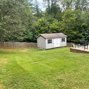 landscape maintenance by Saunders Lawn Care reviewed on August 15, 2025