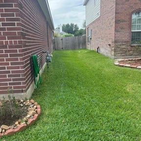 yard maintenance by Allentown Lawn and Landscape reviewed on August 17, 2025