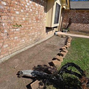 Flower Bed Weeding by Landon Tipton reviewed on March 26, 2026
