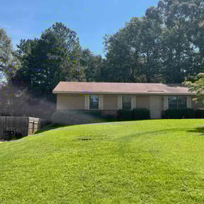 yard maintenance by Mow and Maintenance reviewed on November 18, 2025