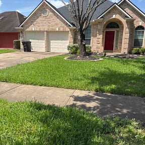 gardening service by A Lawn Service reviewed on March 23, 2024