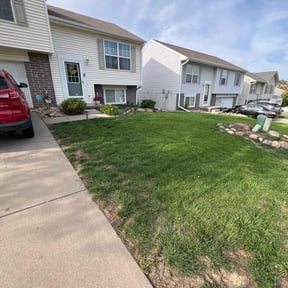 lawn service by Shannon's Lawn Service reviewed on August 21, 2025