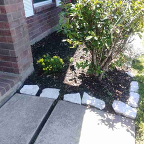 Flower Bed Weeding by Loera's Landscaping and Junk Removal Services reviewed on July 18, 2026