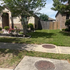grass cutting by Mow-2-Snow Yard Service reviewed on April 20, 2024