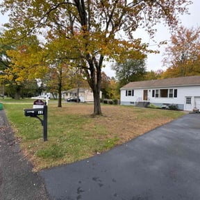 Leaf Removal by Letzgetitenterprise llc reviewed on October 19, 2025