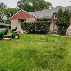 Bush Trimming by Oh’s Lawn Maintenance reviewed on May 25, 2026