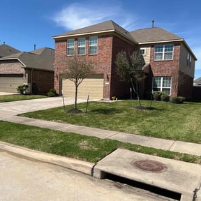 grass cutting by Lawns By Lopez reviewed on August 16, 2024