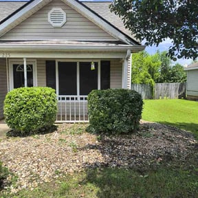 Bush Trimming by Re Image lawn care reviewed on August 15, 2025