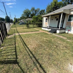 Leaf Removal by New World Lawn Care LLC reviewed on September 25, 2025