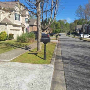 lawn maintenance by Omaha Lawnscaping Solutions reviewed on August 18, 2025