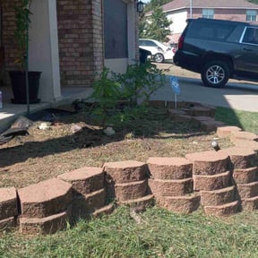 Flower Bed Weeding by Andrew Rotelli reviewed on October 24, 2025