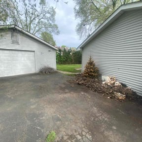 Leaf Removal by Southern Services reviewed on August 17, 2025