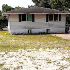 Bush Trimming by 2 Palms Lawn Care reviewed on April 22, 2024