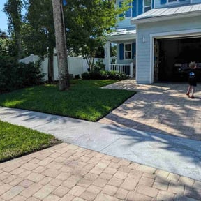 residential landscaping by Wells Mowing Inc. reviewed on December 6, 2025