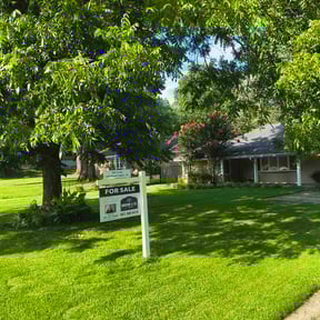 landscape maintenance by Inexpensive Lawn reviewed on August 20, 2025