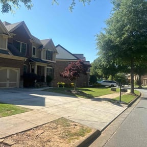 yard care by Mow It Alls Of Vero LLC reviewed on August 18, 2025