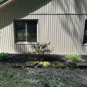 Flower Bed Weeding by Danny Long reviewed on October 18, 2025