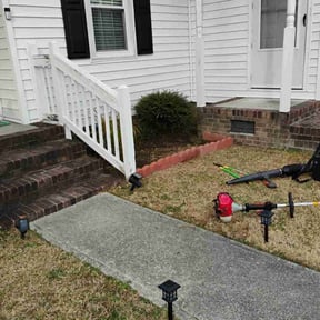 Flower Bed Weeding by RAL Satellite, Llc reviewed on December 28, 2025