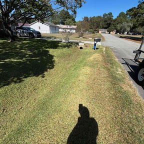 Leaf Removal by Leon&#039;s Landscape and Concepts reviewed on November 10, 2025