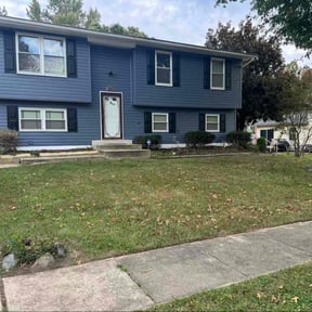 Bush Trimming by Juan&#039;s Lawn Care reviewed on October 19, 2025