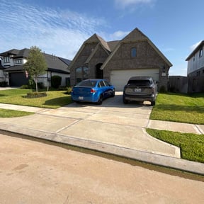 yard care by Dayaris Landscaping & Pressure Washing LLC reviewed on August 19, 2025