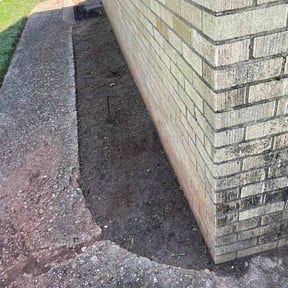 Flower Bed Weeding by Edwards lawn care reviewed on May 7, 2026