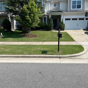 gardening service by Oak Landscaping reviewed on August 15, 2025