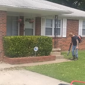 Bush Trimming by Green Leaf Cleaning Solutions reviewed on August 13, 2025