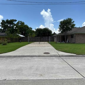 grass maintenance by Demetrieus  Bennett reviewed on August 17, 2025