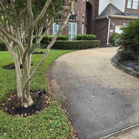 yard service by Jay's Resource reviewed on June 10, 2024