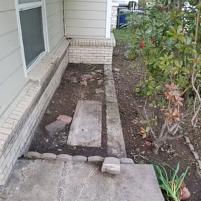Flower Bed Weeding by John Heckard reviewed on August 17, 2025