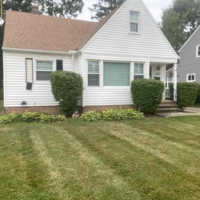 Bush Trimming by Sunnie's Lawn Care reviewed on August 15, 2025