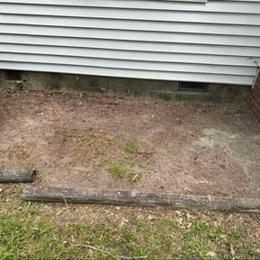 Flower Bed Weeding by BRIGHT CIRCLE SERVICES LLC reviewed on April 22, 2024