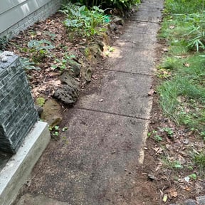 Leaf Removal by Johnson & Abney property management reviewed on August 20, 2025
