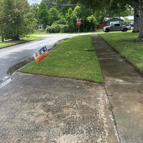 landscaping by Brucelawncare reviewed on August 15, 2025