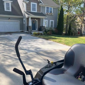 yard service by Dr. Green Lawn LLC reviewed on November 24, 2025