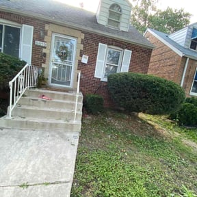 Bush Trimming by Hensley Property Management reviewed on August 15, 2025