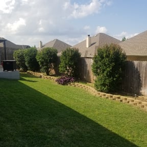 Bush Trimming by FreshLawnCareLLC reviewed on August 18, 2025