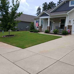 yard care by Green &amp; Clean Lawns reviewed on December 15, 2025