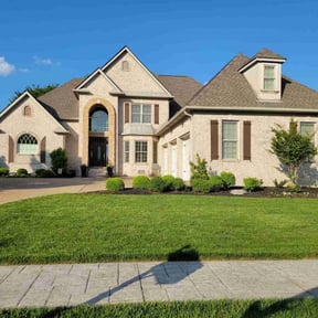 yard care by Cruz Mowing reviewed on August 14, 2025